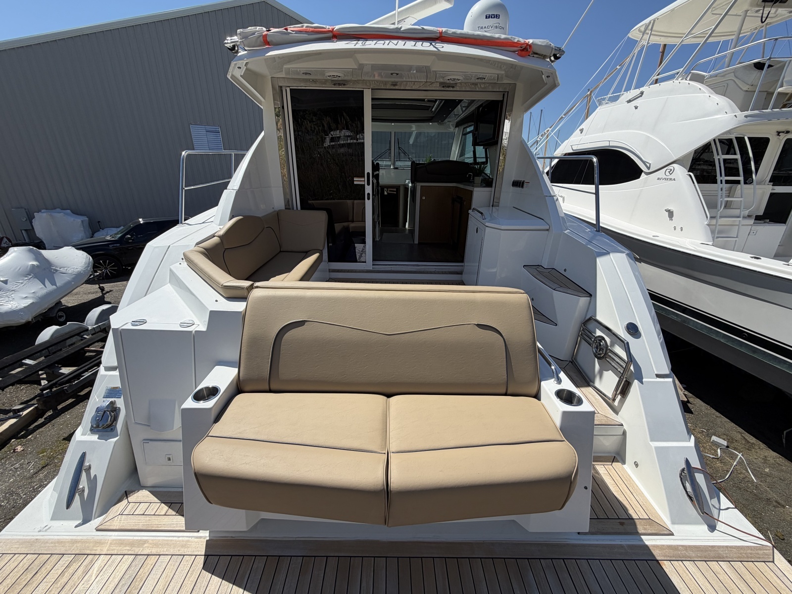 2016 Cruisers Yachts 41 Cantius
