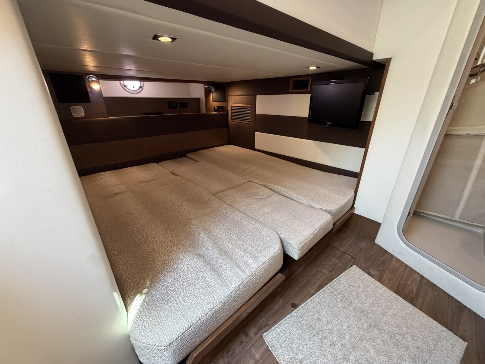 2016 Cruisers Yachts 41 Cantius