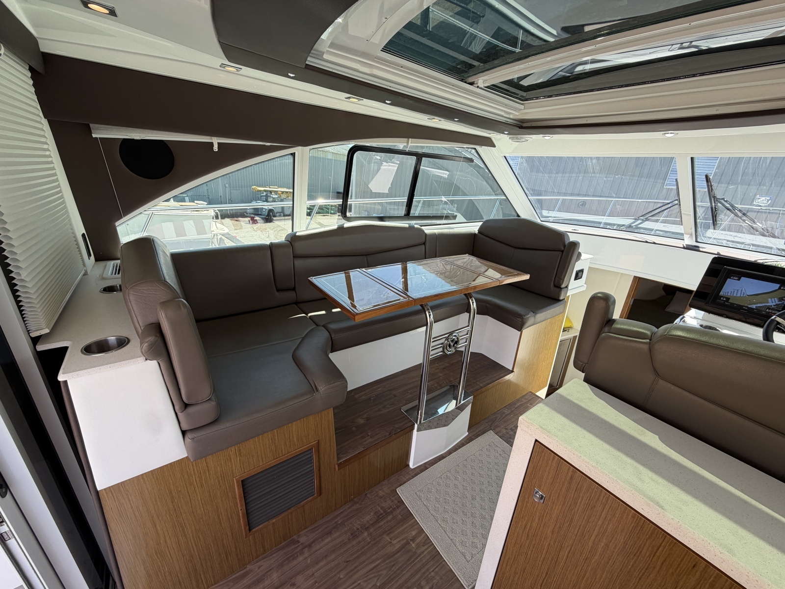 2016 Cruisers Yachts 41 Cantius