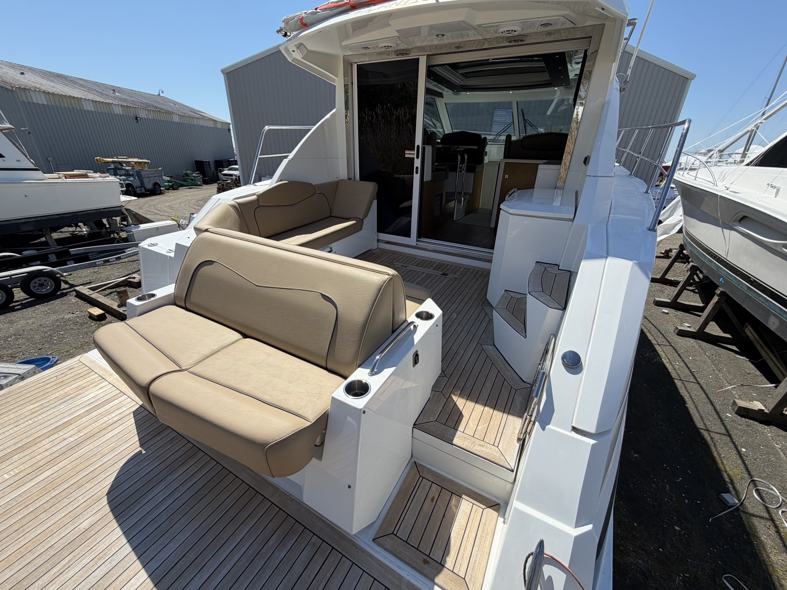 2016 Cruisers Yachts 41 Cantius