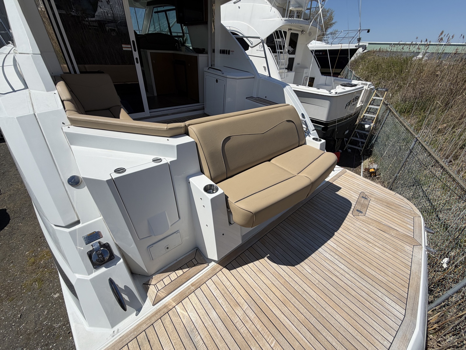 2016 Cruisers Yachts 41 Cantius