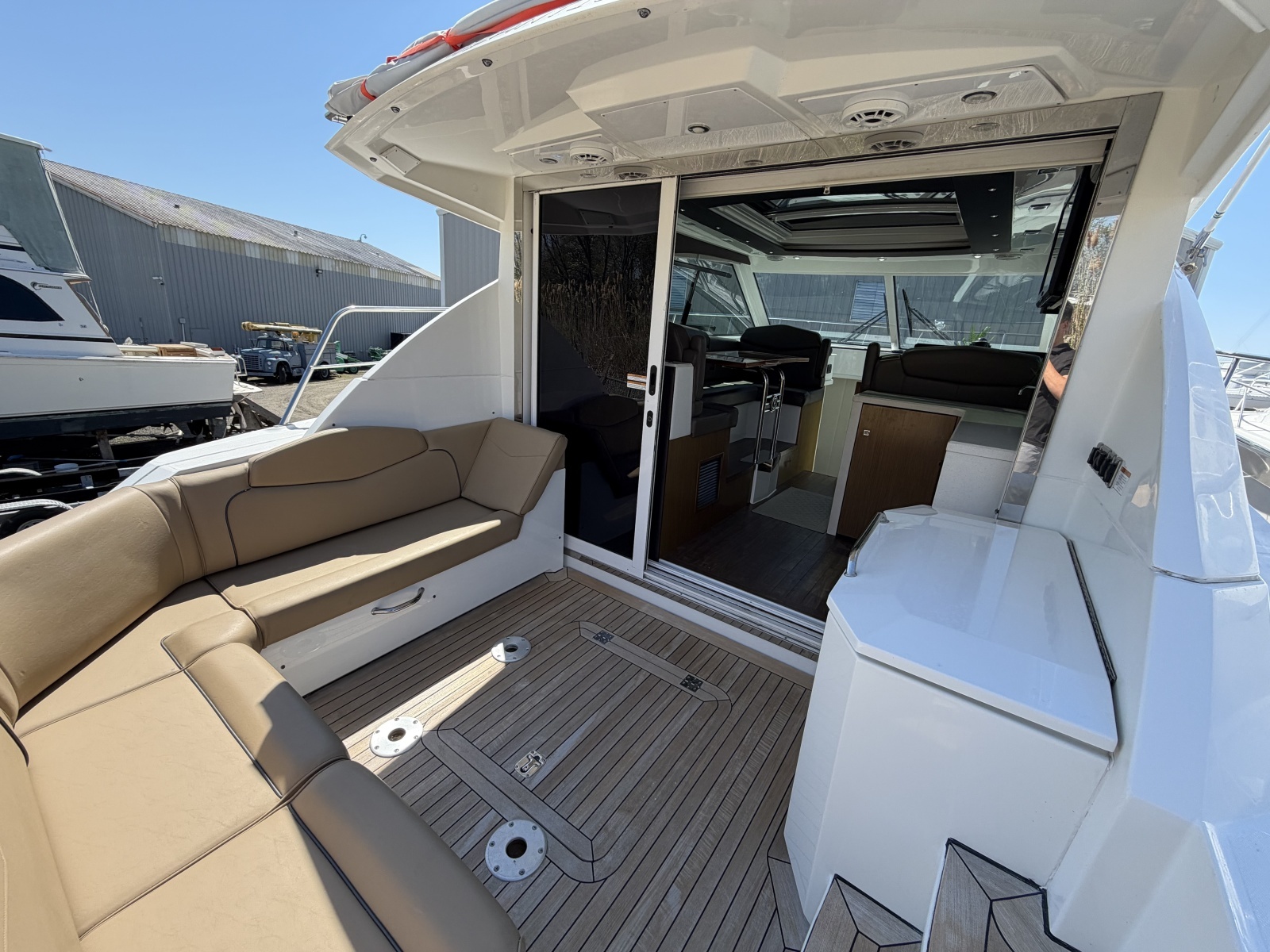 2016 Cruisers Yachts 41 Cantius