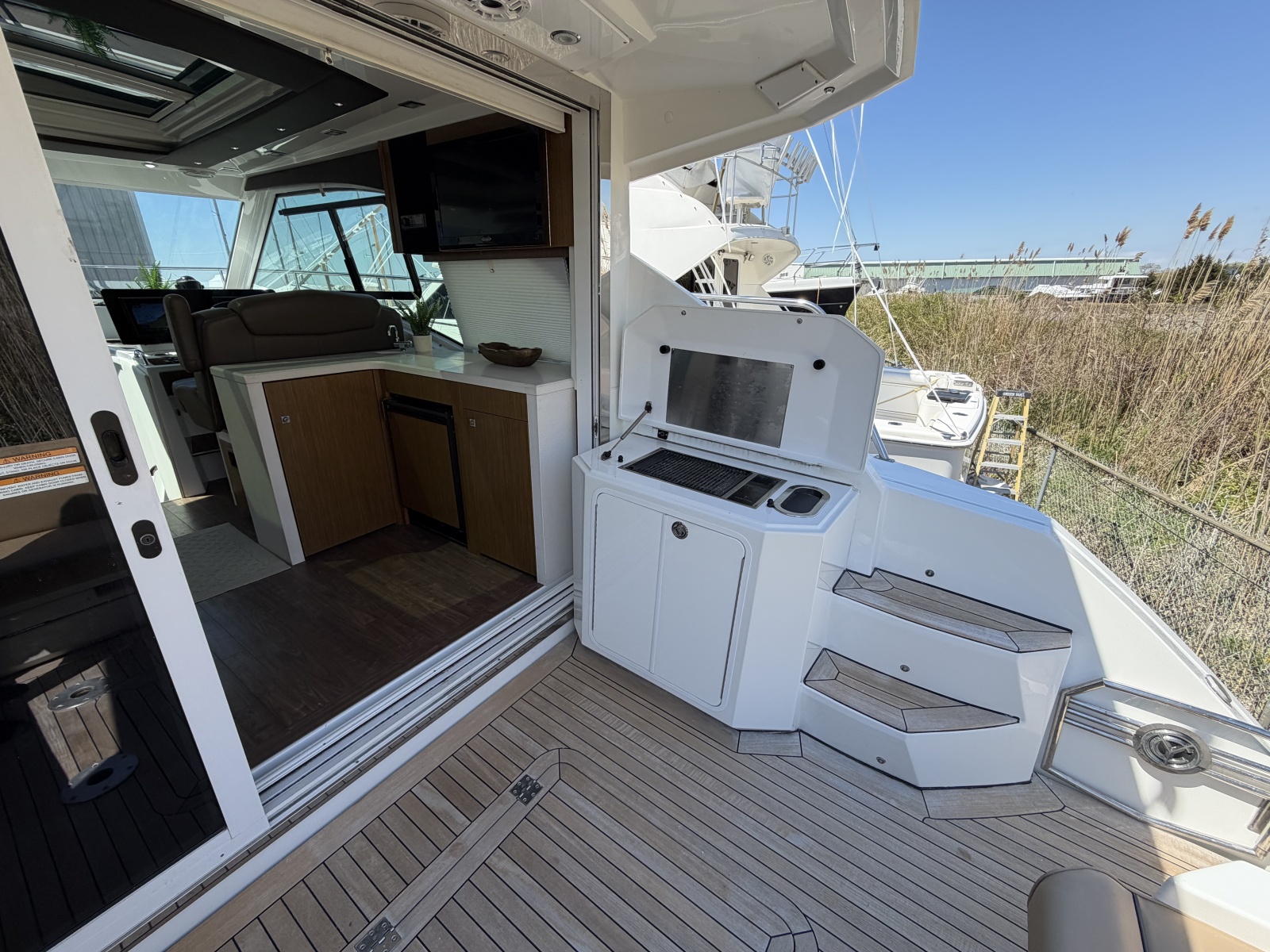 2016 Cruisers Yachts 41 Cantius