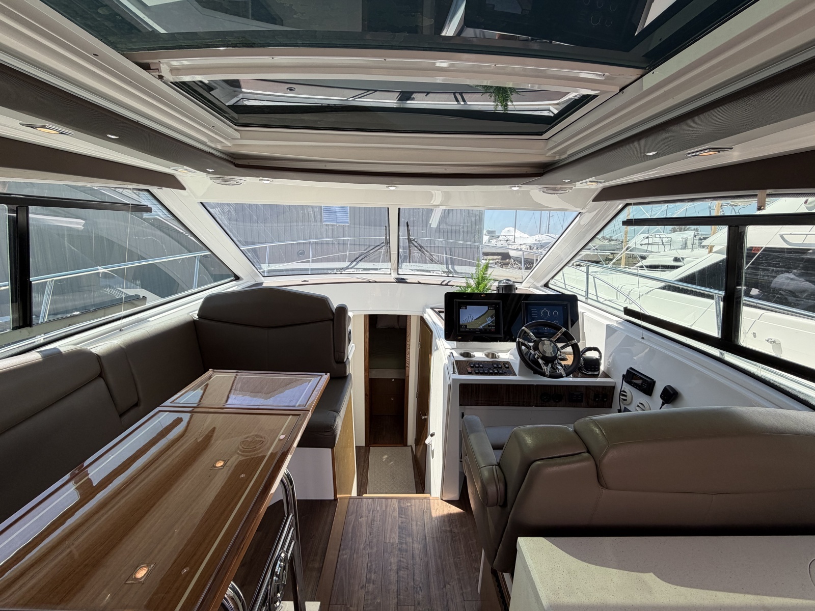 2016 Cruisers Yachts 41 Cantius