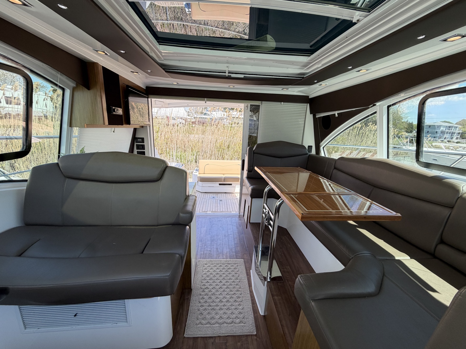 2016 Cruisers Yachts 41 Cantius