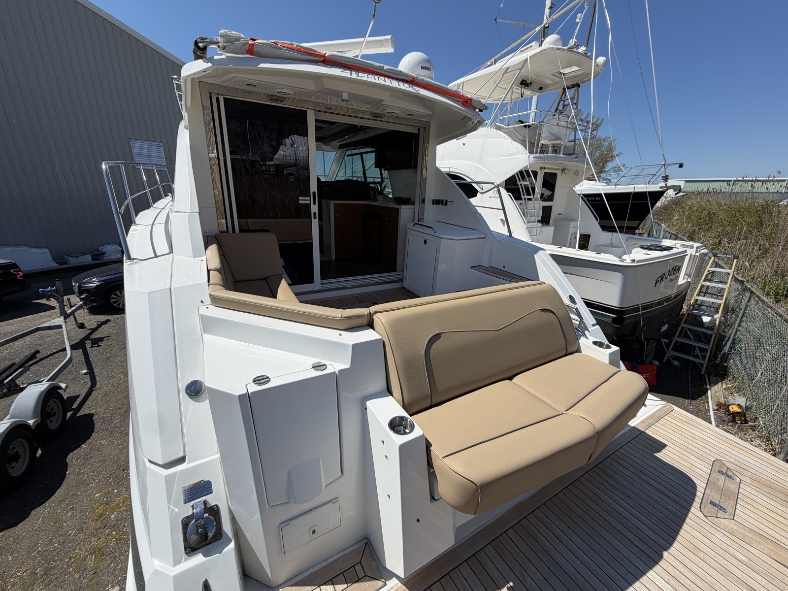 2016 Cruisers Yachts 41 Cantius