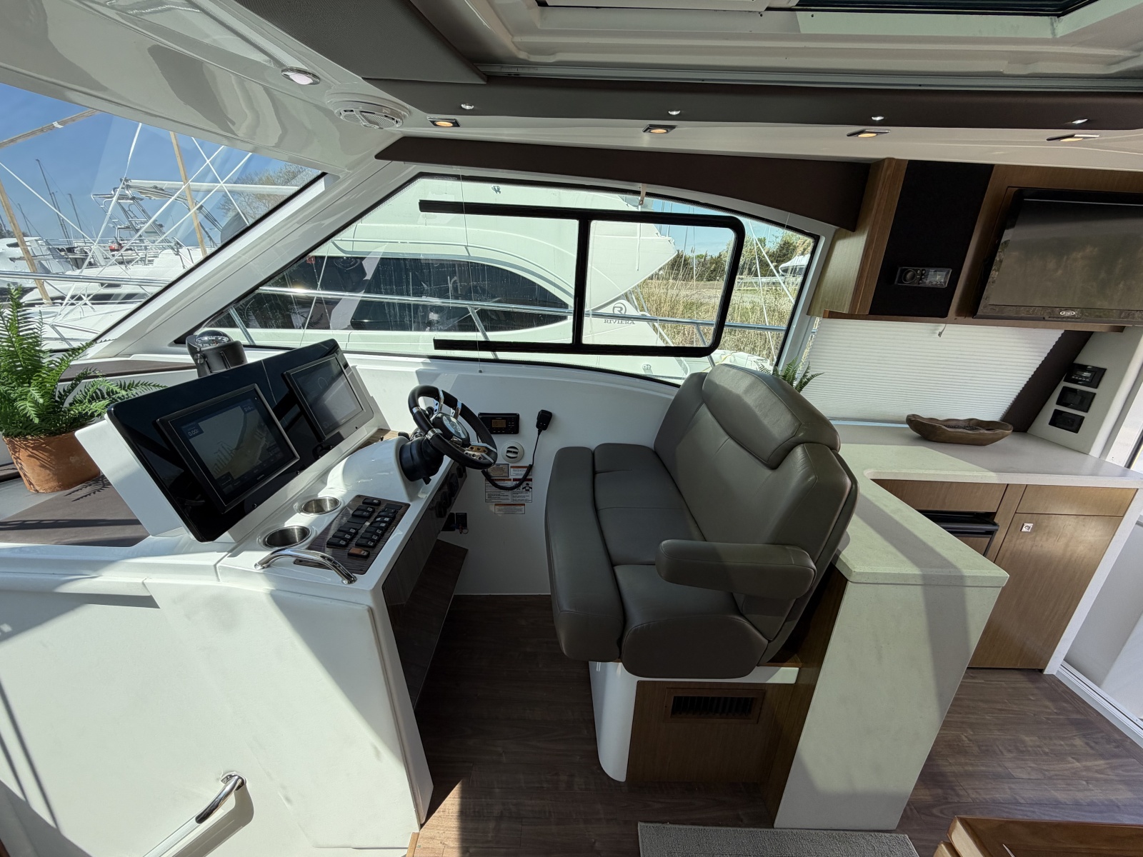 2016 Cruisers Yachts 41 Cantius