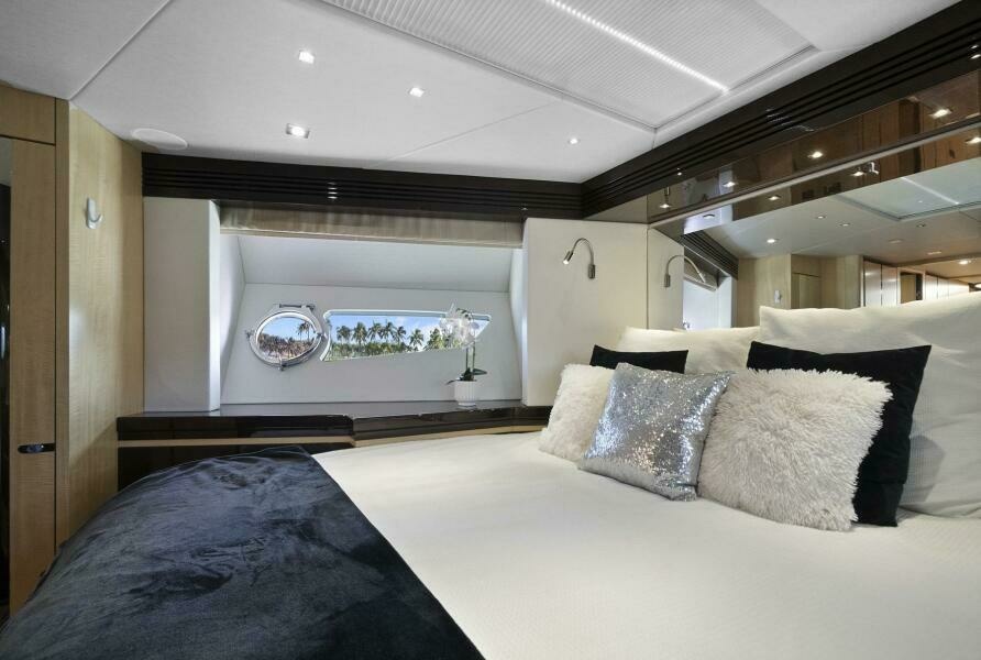 2015 Sunseeker Sport Yacht