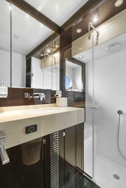 2015 Sunseeker Sport Yacht