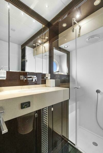 2015 Sunseeker Sport Yacht
