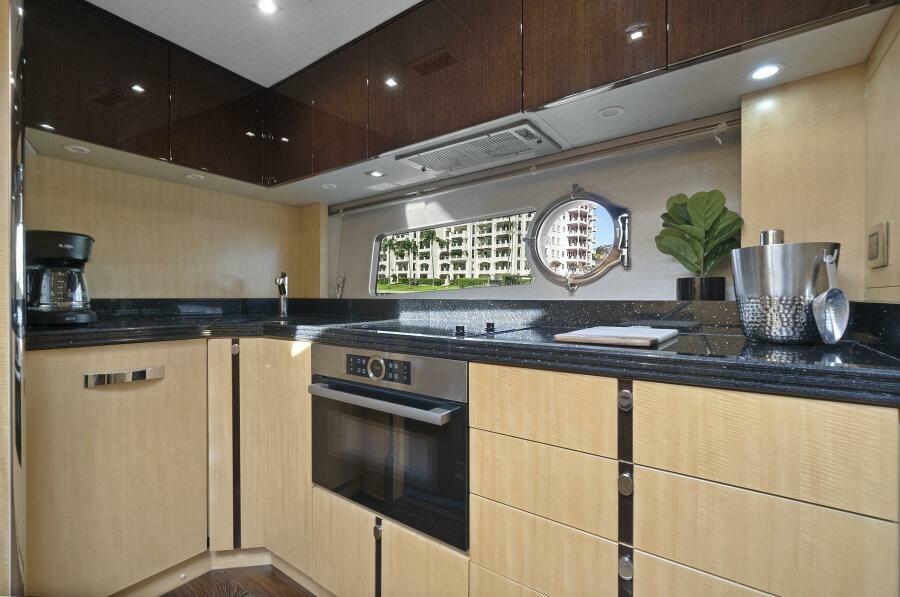 2015 Sunseeker Sport Yacht