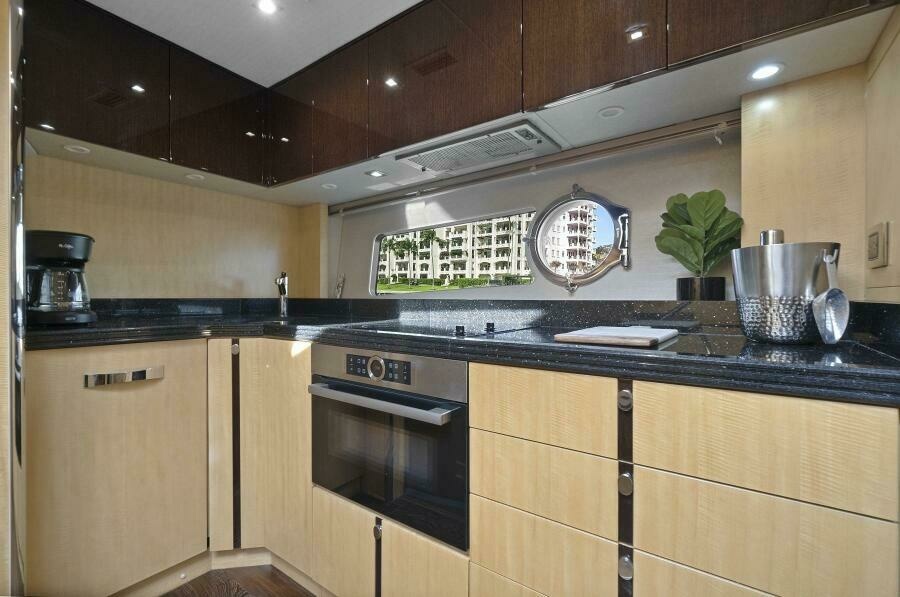 2015 Sunseeker Sport Yacht