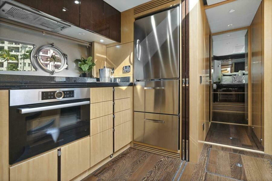 2015 Sunseeker Sport Yacht