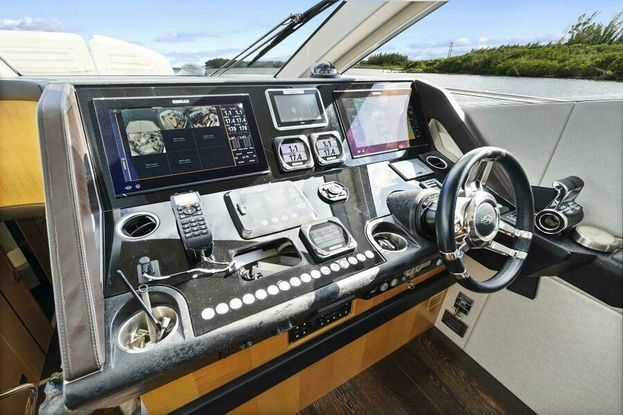 2015 Sunseeker Sport Yacht