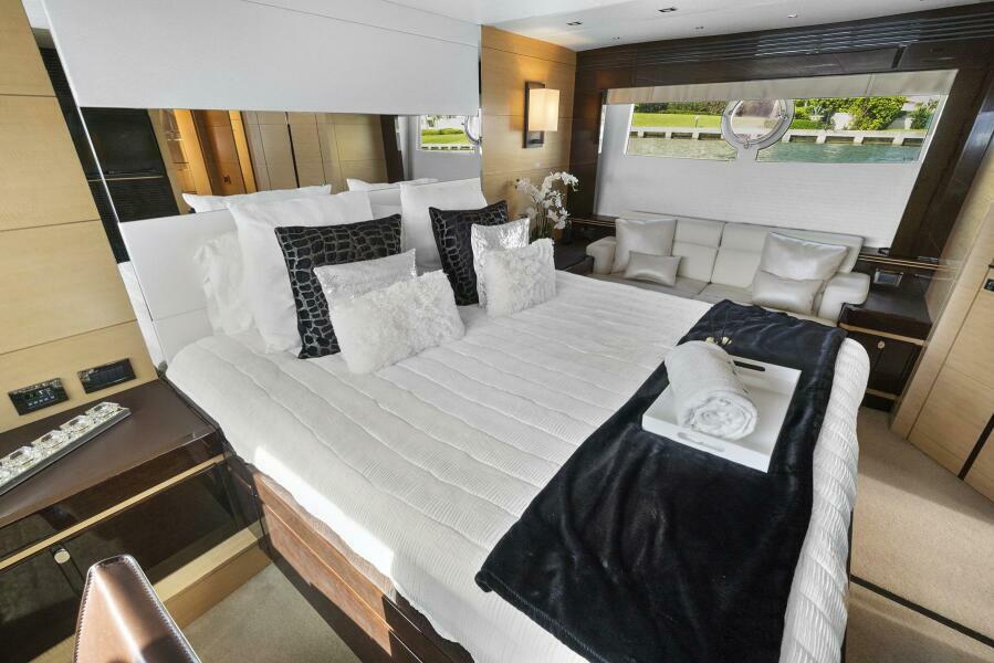 2015 Sunseeker Sport Yacht