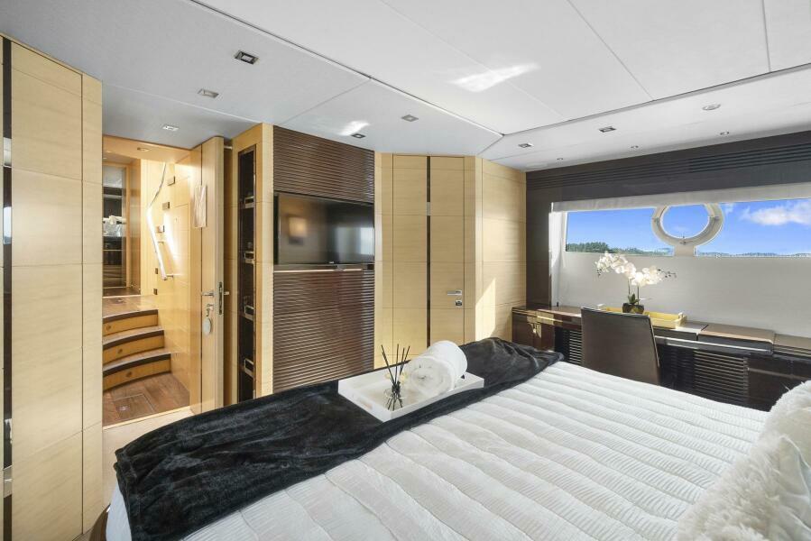 2015 Sunseeker Sport Yacht