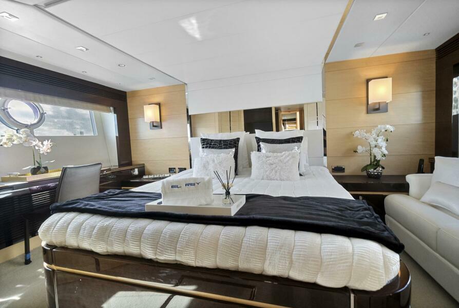 2015 Sunseeker Sport Yacht