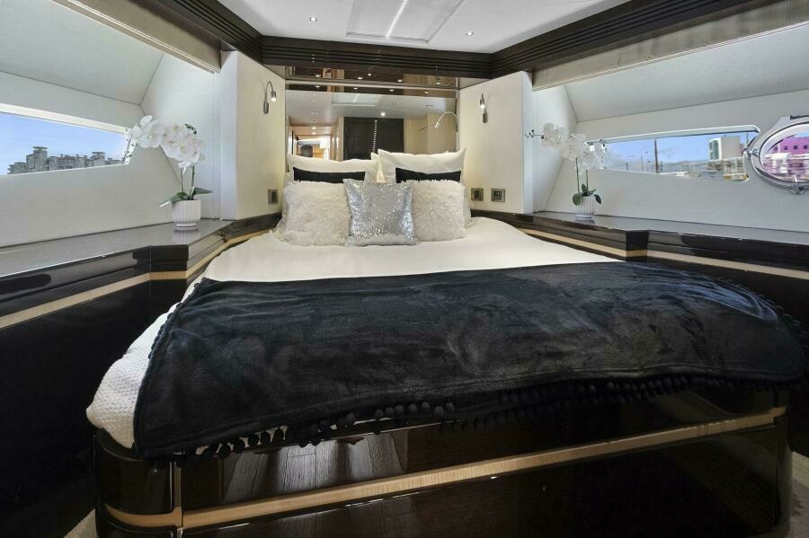 2015 Sunseeker Sport Yacht