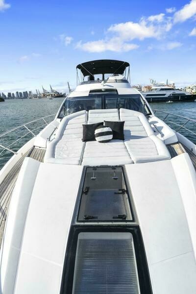 2015 Sunseeker Sport Yacht