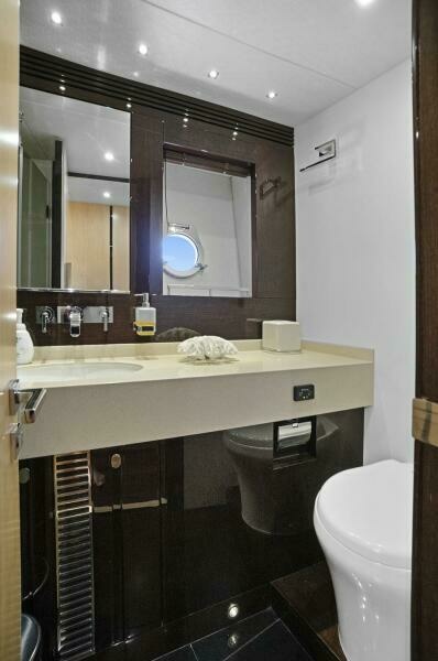 2015 Sunseeker Sport Yacht