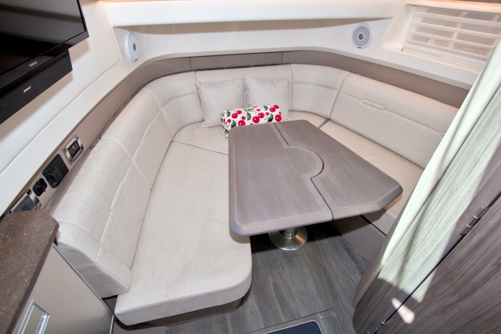 Kelly s Buoys 40ft Sea Ray Yacht For Sale