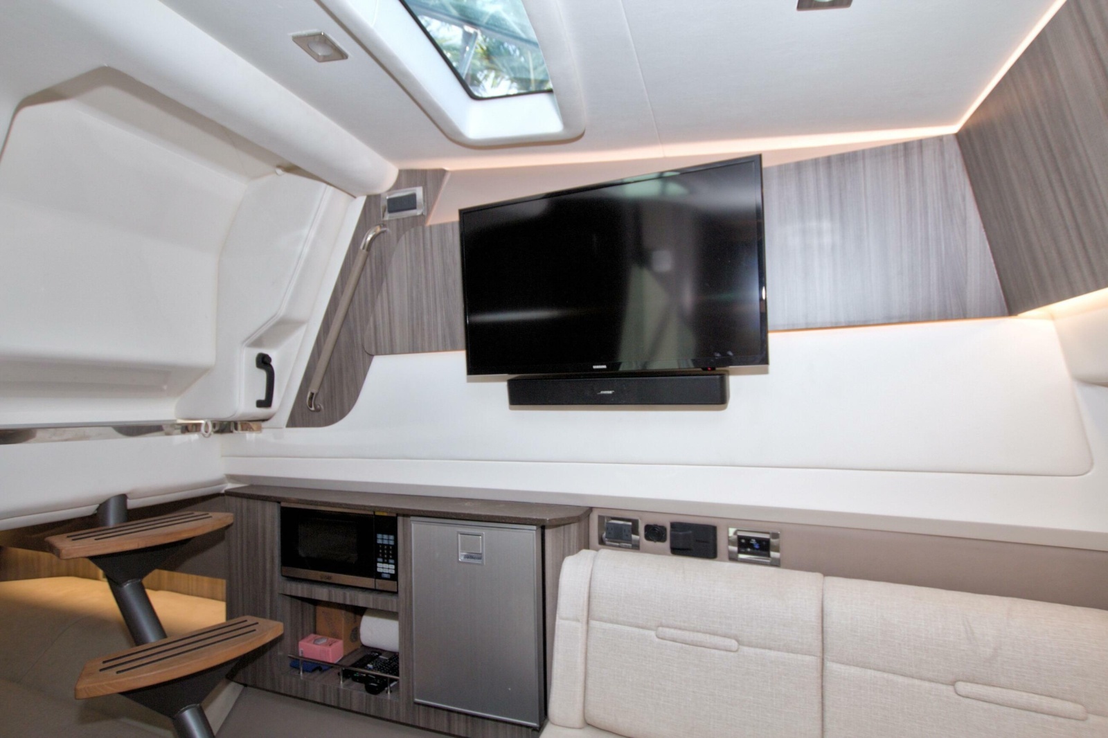 Kelly s Buoys 40ft Sea Ray Yacht For Sale