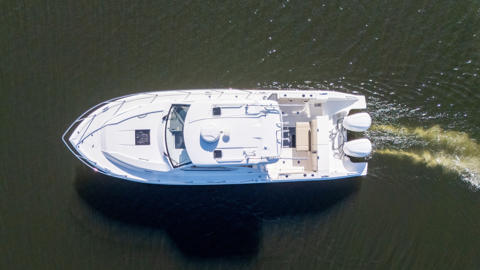 2018 Pursuit 325 OS