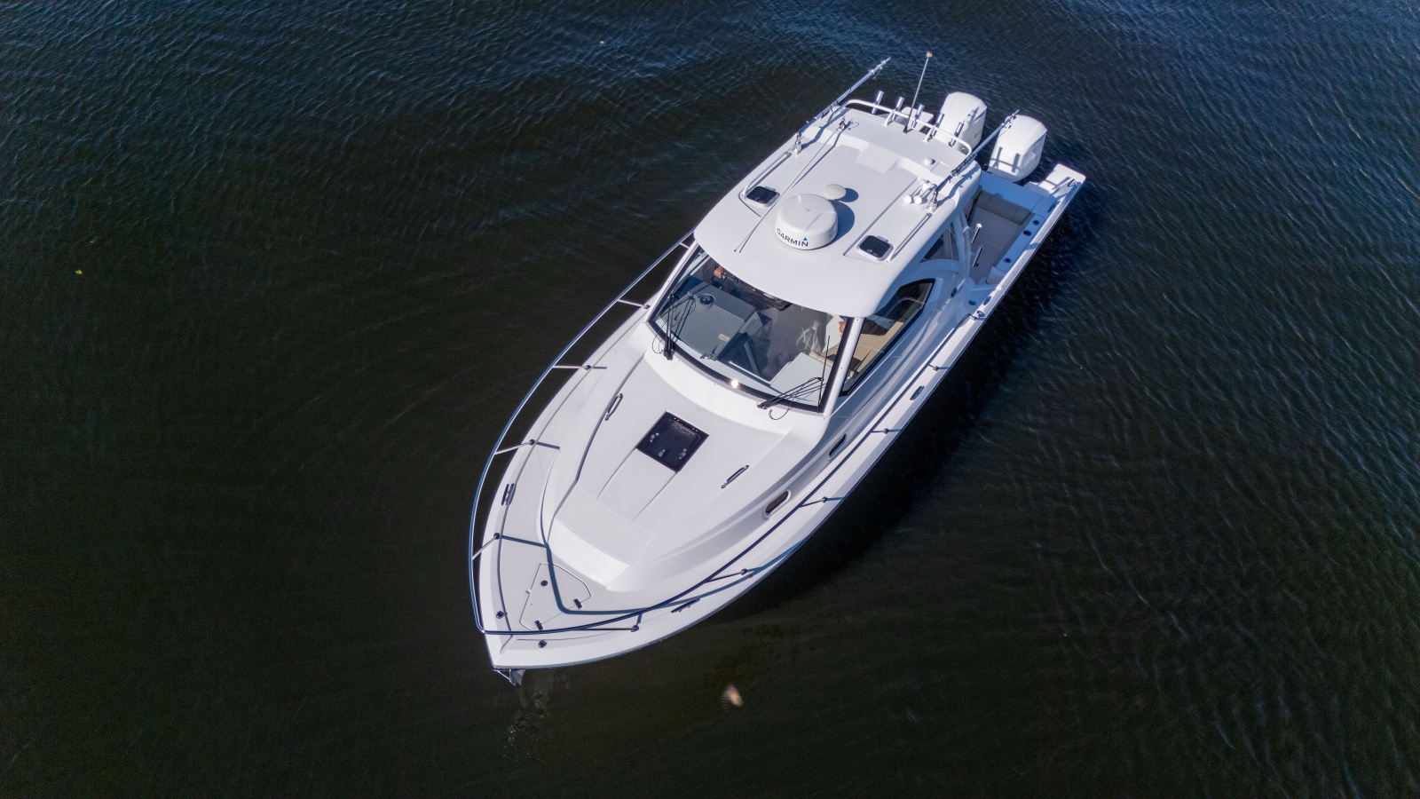 2018 Pursuit 325 OS