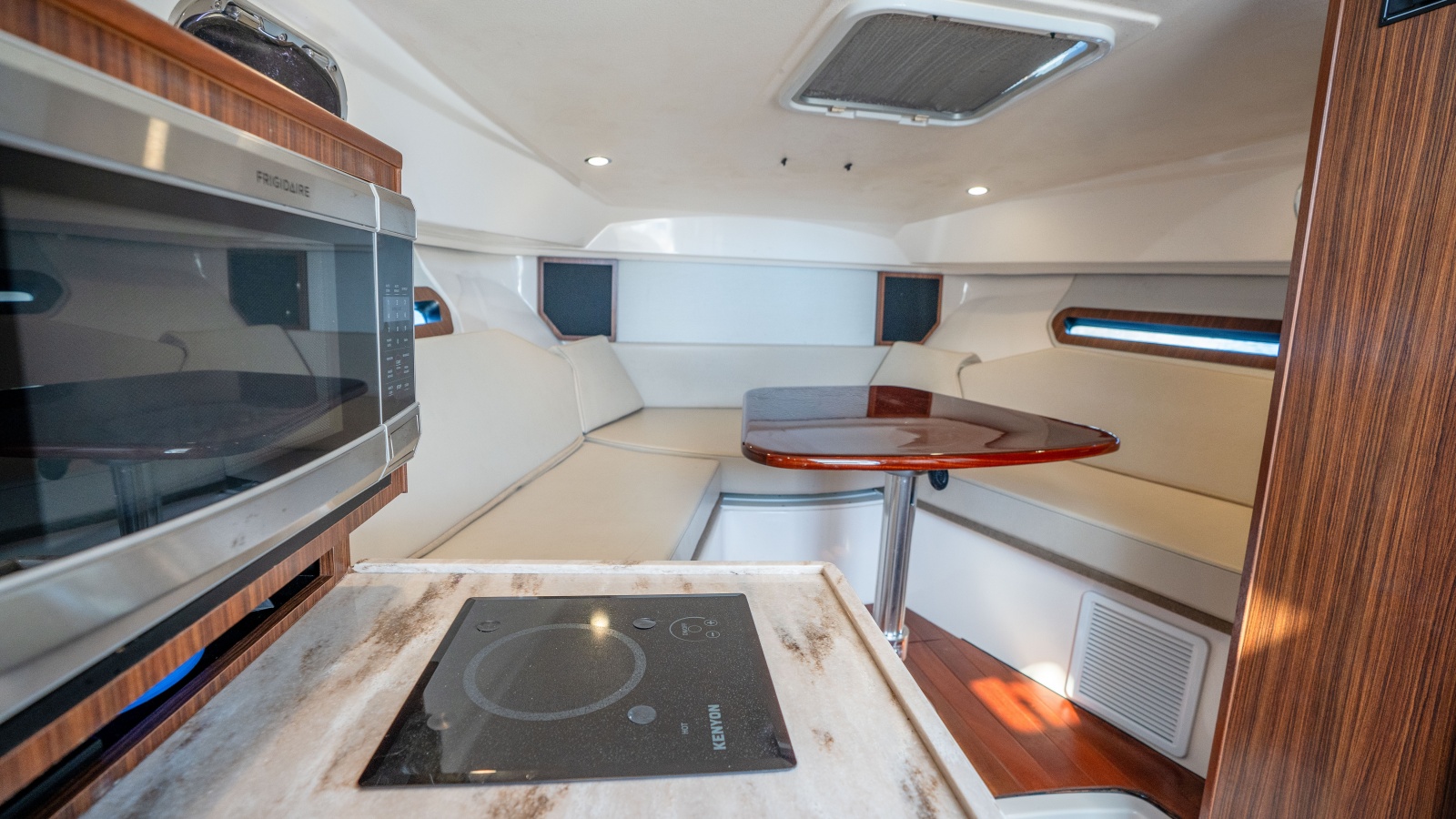 2018 Pursuit 325 OS