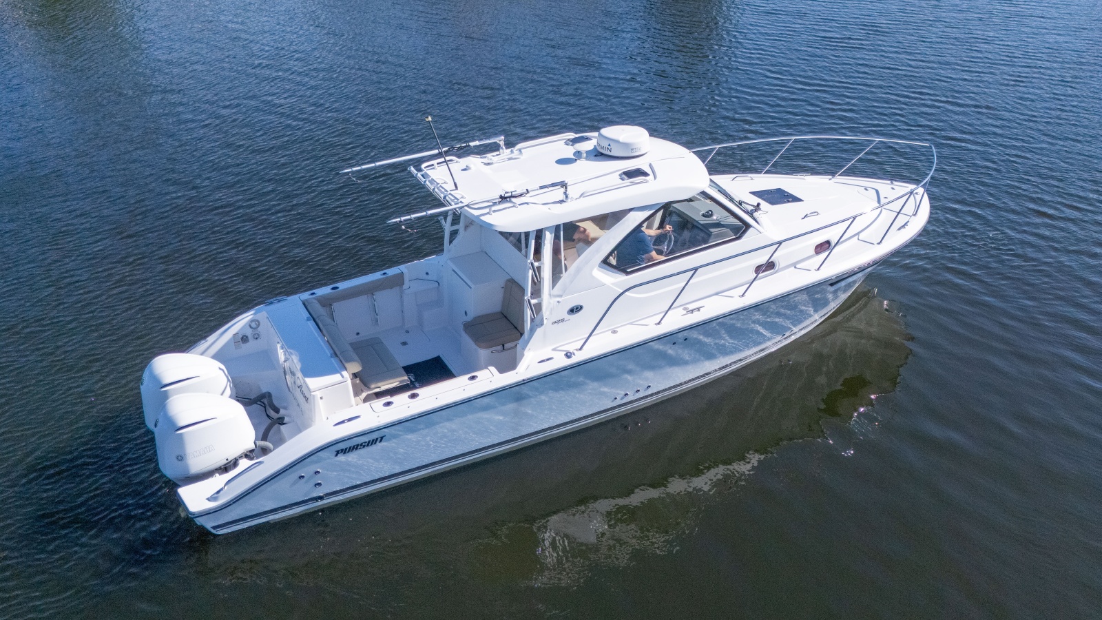 2018 Pursuit 325 OS