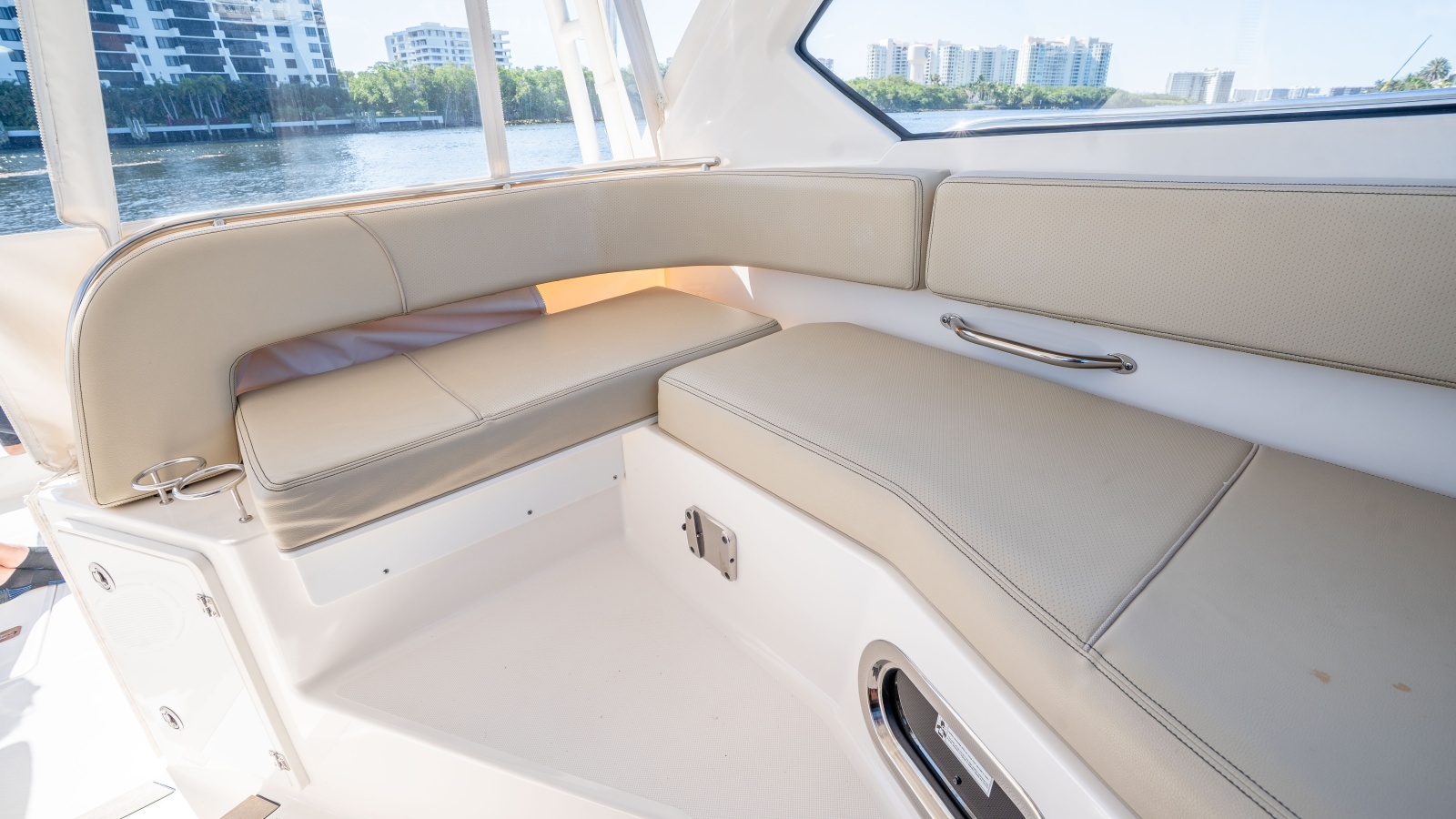 Offshore Asset 34ft Pursuit Yacht For Sale