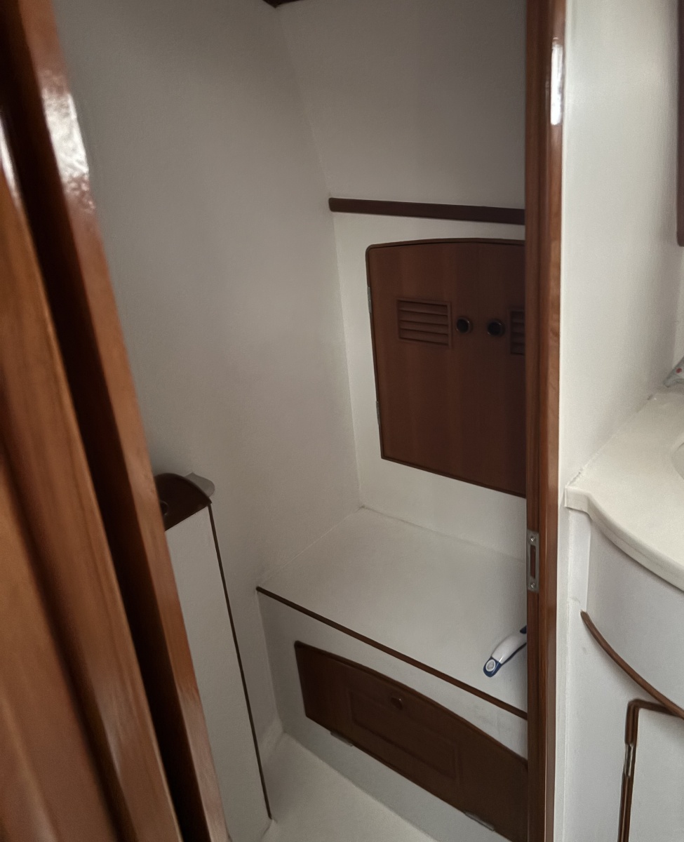 2000 Little Harbor 36 Express