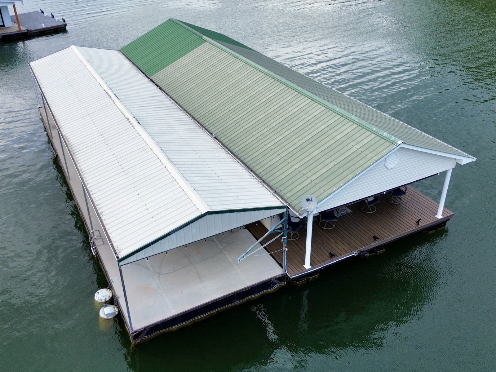 2002 Custom 20 x 53 Floating Cabin - Approx 999/sqft