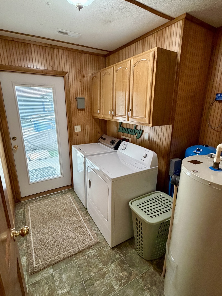 2002 Custom 20 x 53 Floating Cabin - Approx 999/sqft