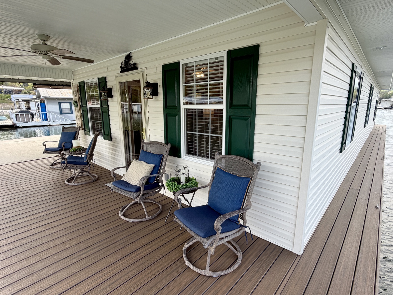 2002 Custom 20 x 53 Floating Cabin - Approx 999/sqft