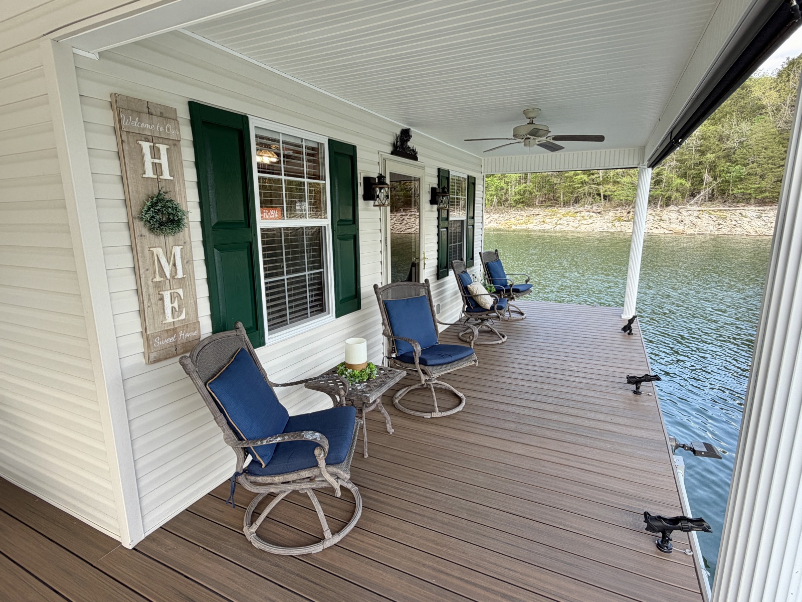 2002 Custom 20 x 53 Floating Cabin - Approx 999/sqft