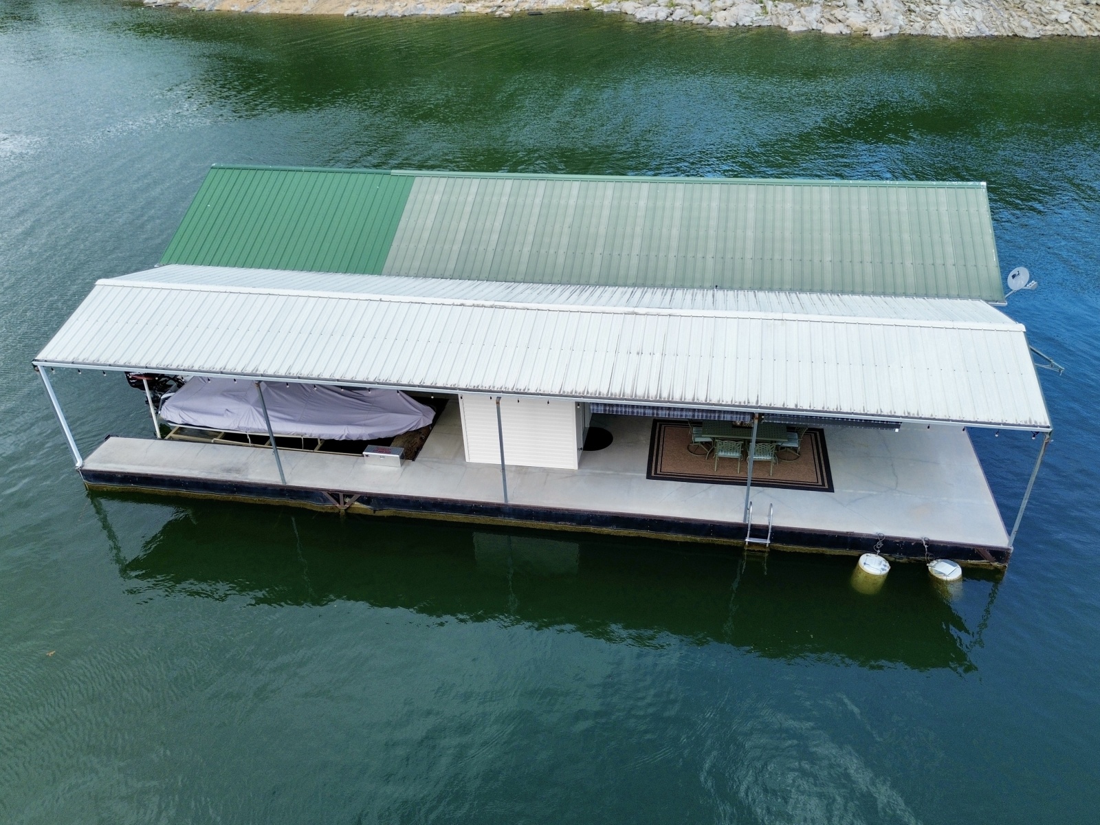 2002 Custom 20 x 53 Floating Cabin - Approx 999/sqft