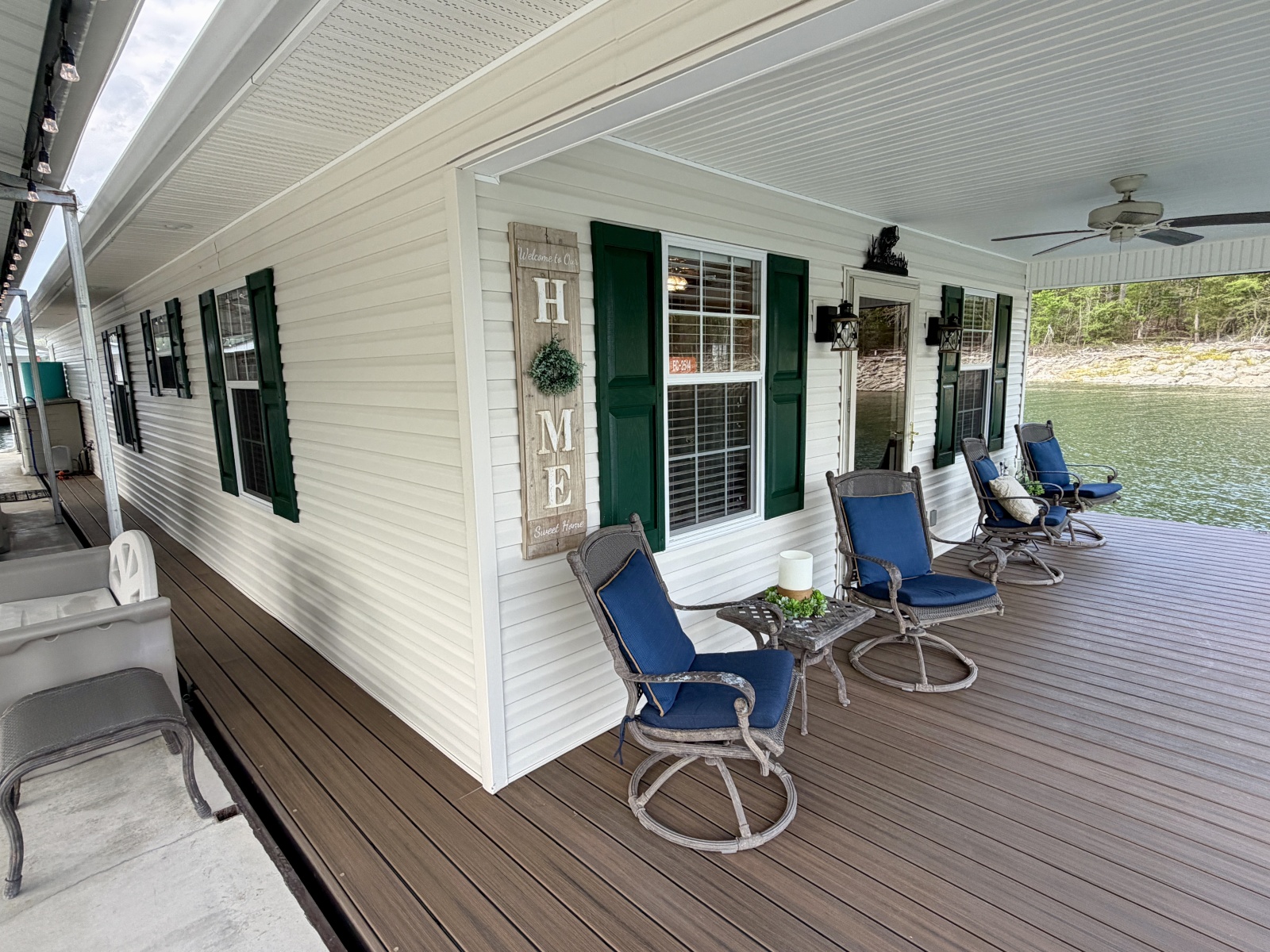 2002 Custom 20 x 53 Floating Cabin - Approx 999/sqft