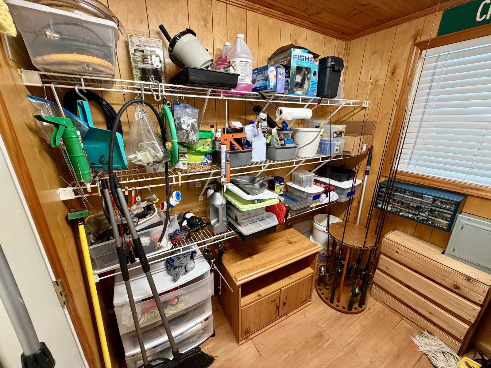 2002 Custom 20 x 53 Floating Cabin - Approx 999/sqft