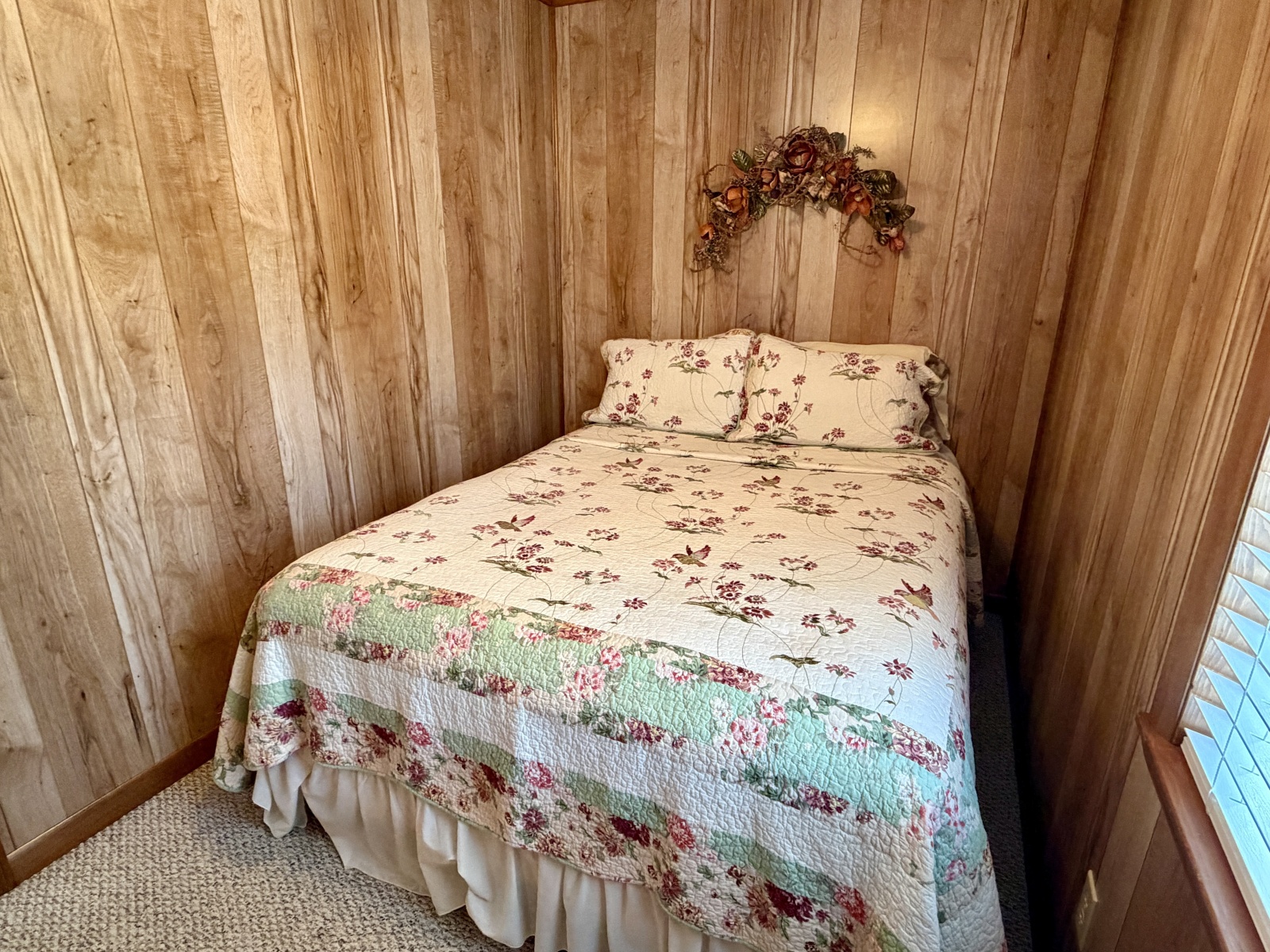 2002 Custom 20 x 53 Floating Cabin - Approx 999/sqft