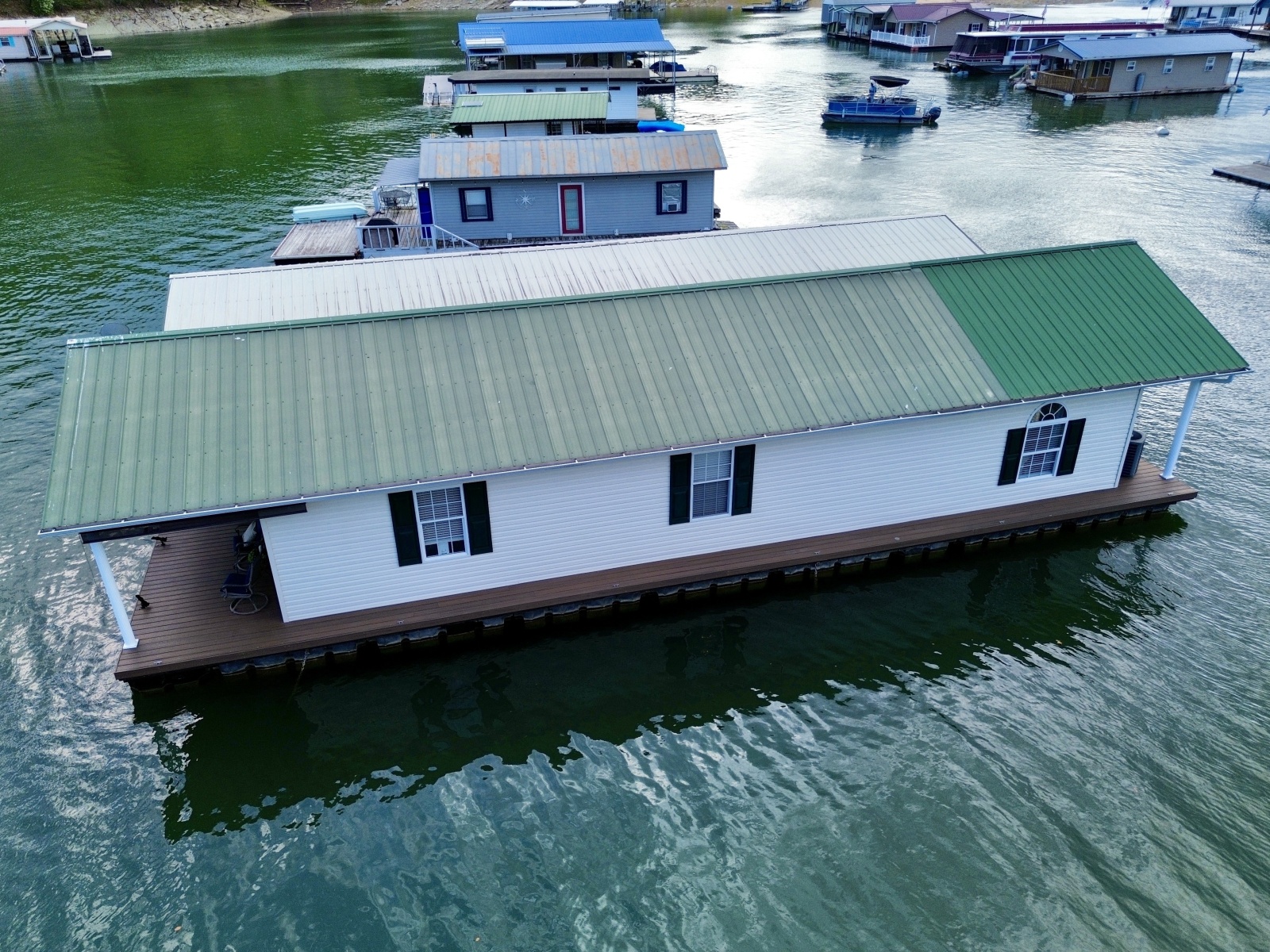 2002 Custom 20 x 53 Floating Cabin - Approx 999/sqft