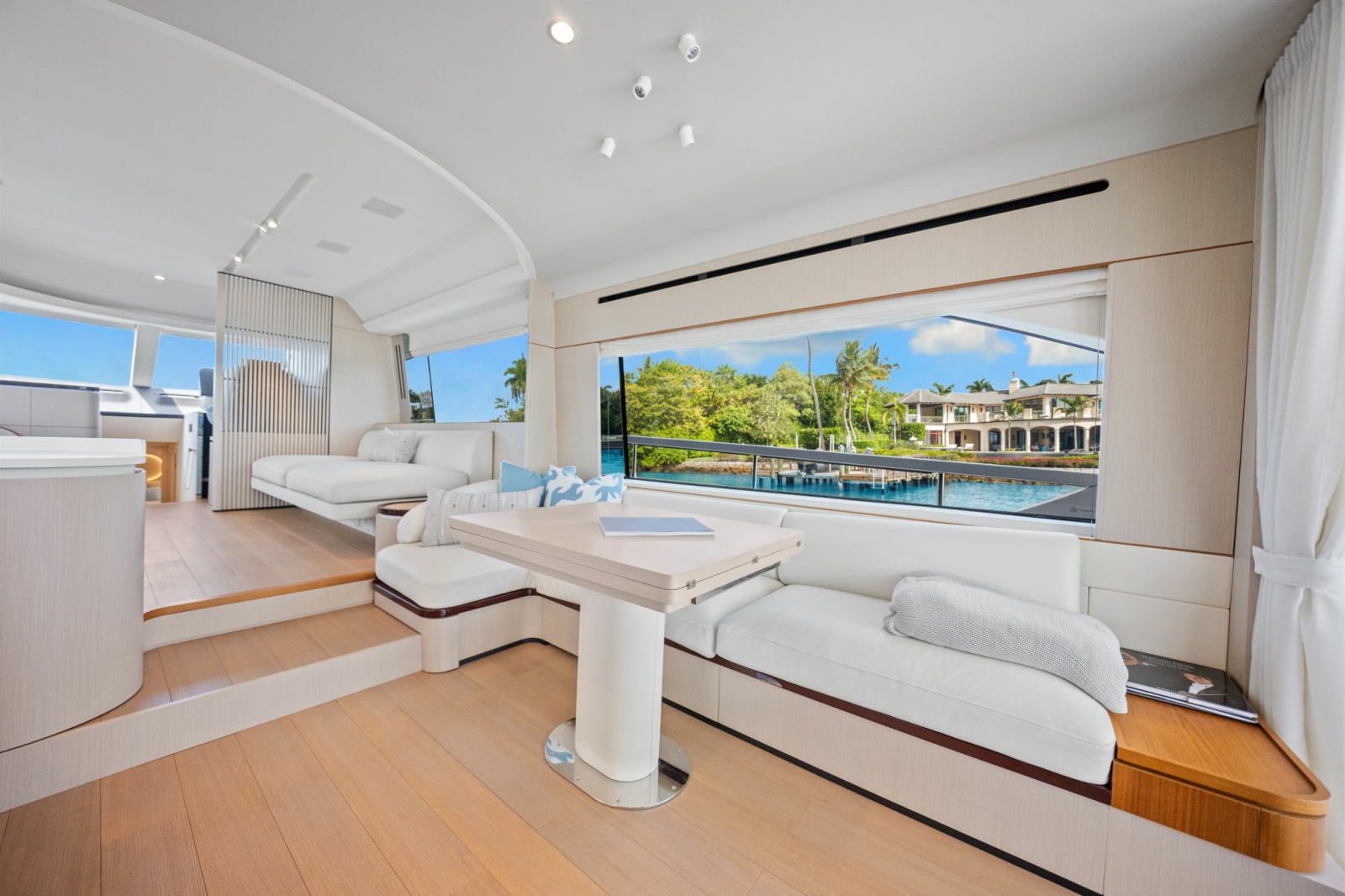 2025 Azimut 68 FLY