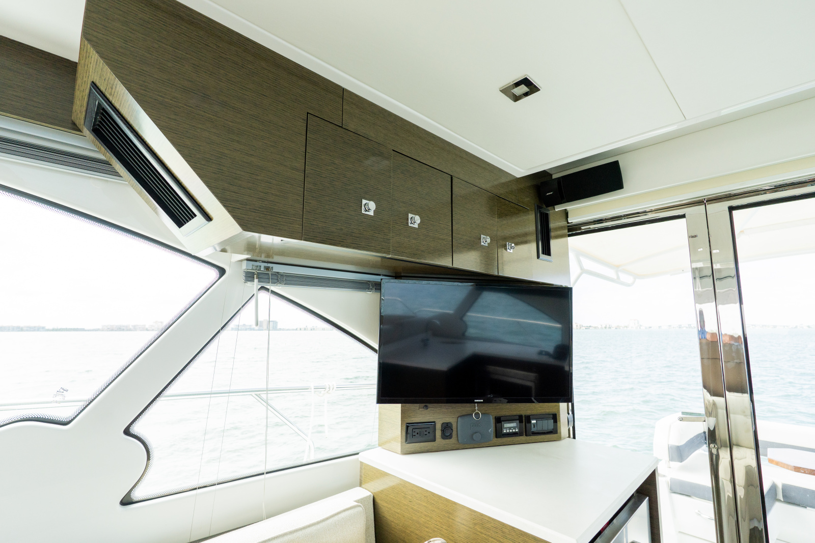 2018 Cruisers Yachts 50 CANTIUS