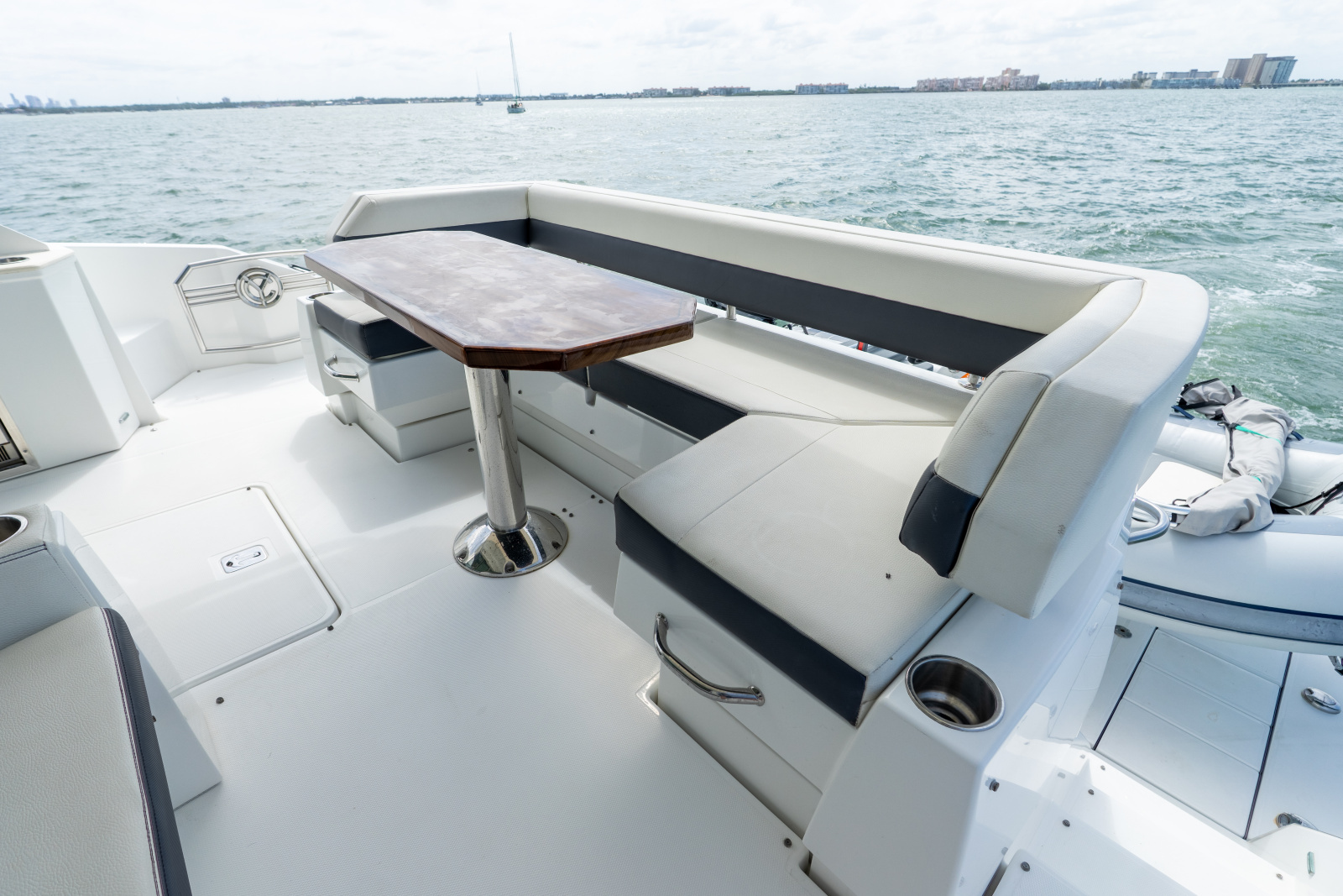 50ft Cruisers Yachts Yacht For Sale