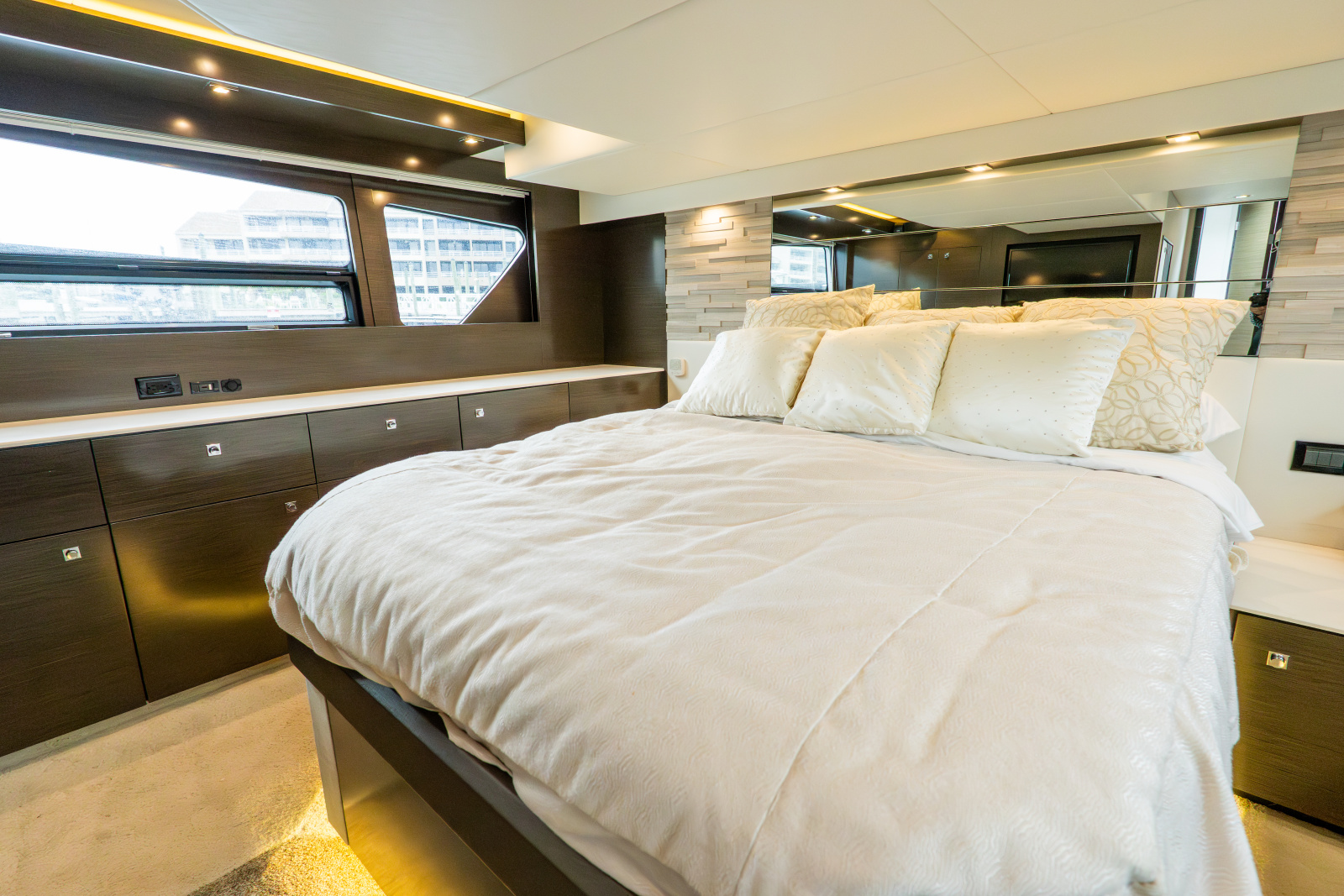 2018 Cruisers Yachts 50 CANTIUS