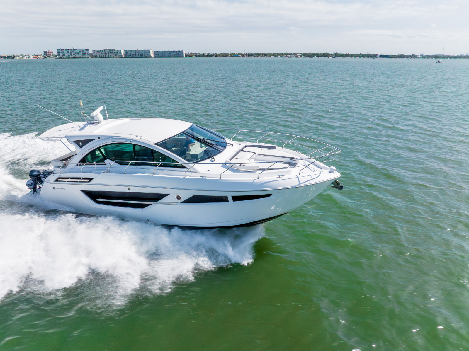 2018 Cruisers Yachts 50 CANTIUS