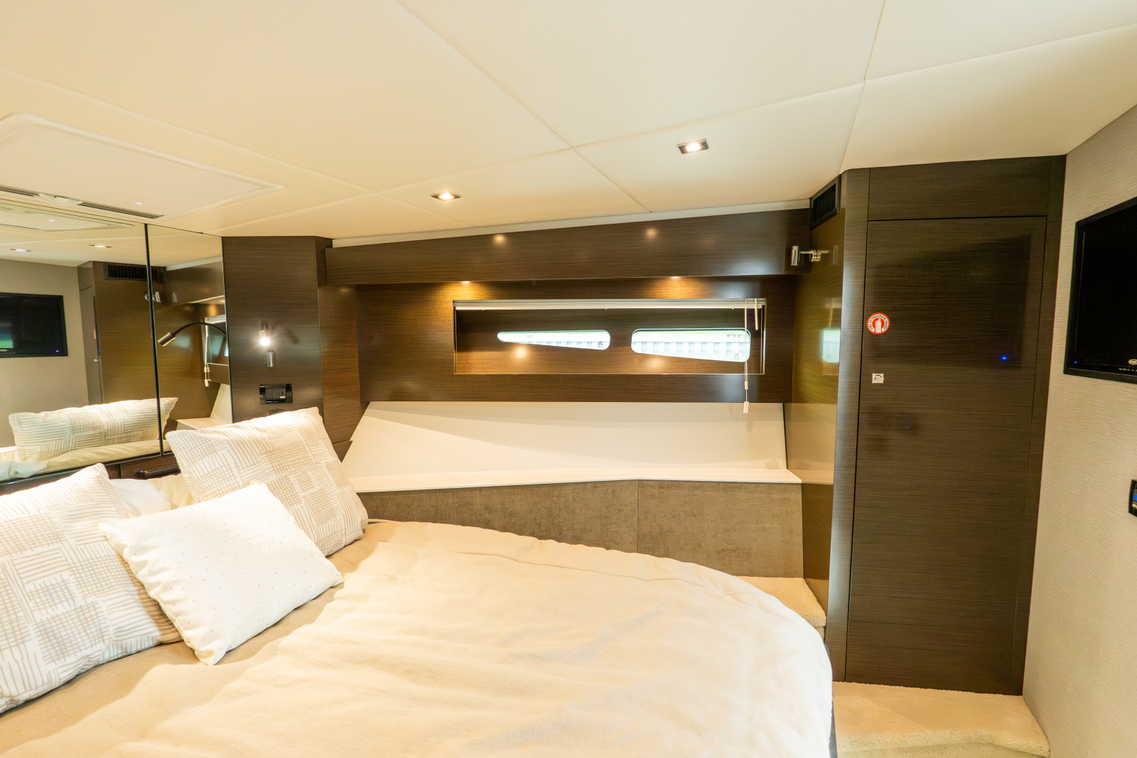 50ft Cruisers Yachts Yacht For Sale