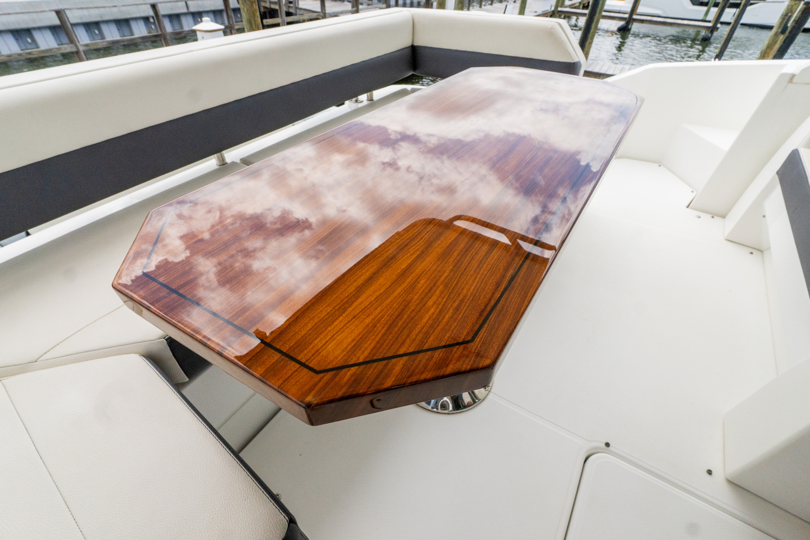 2018 Cruisers Yachts 50 CANTIUS