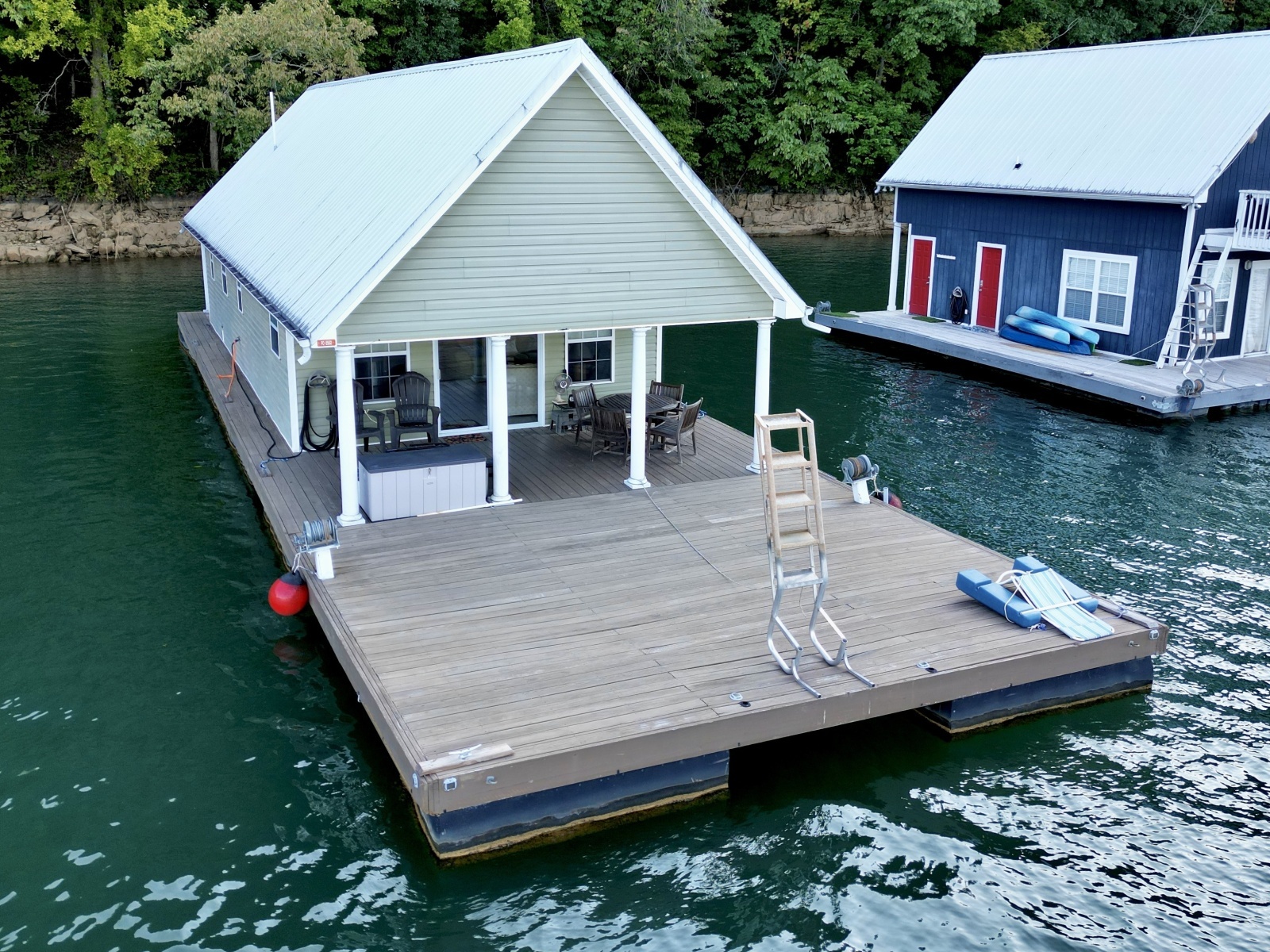 2006 Custom 20 x 43 Floating Cabin - Approx 812sqft