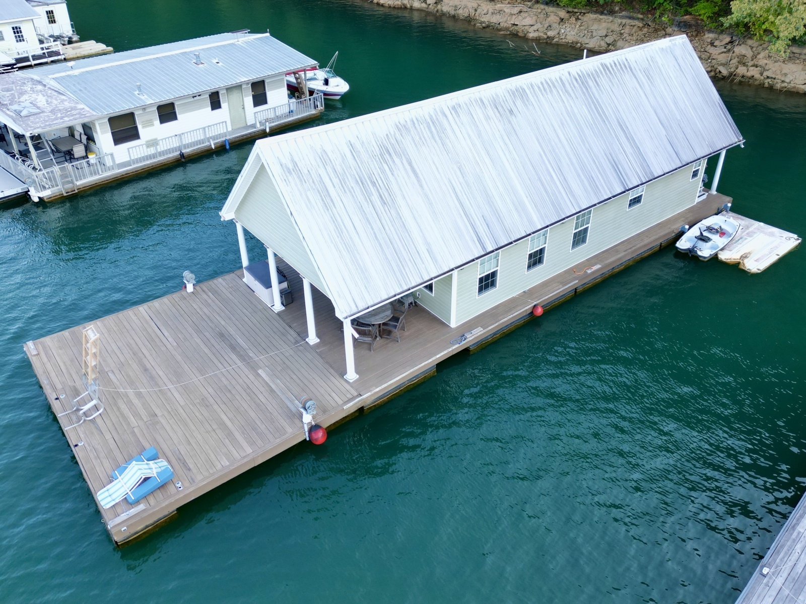 2006 Custom 20 x 43 Floating Cabin - Approx 812sqft